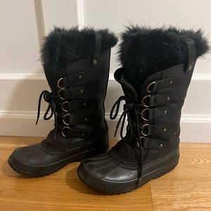 SOREL’s Joan of Arctic - Size 6 - All Black